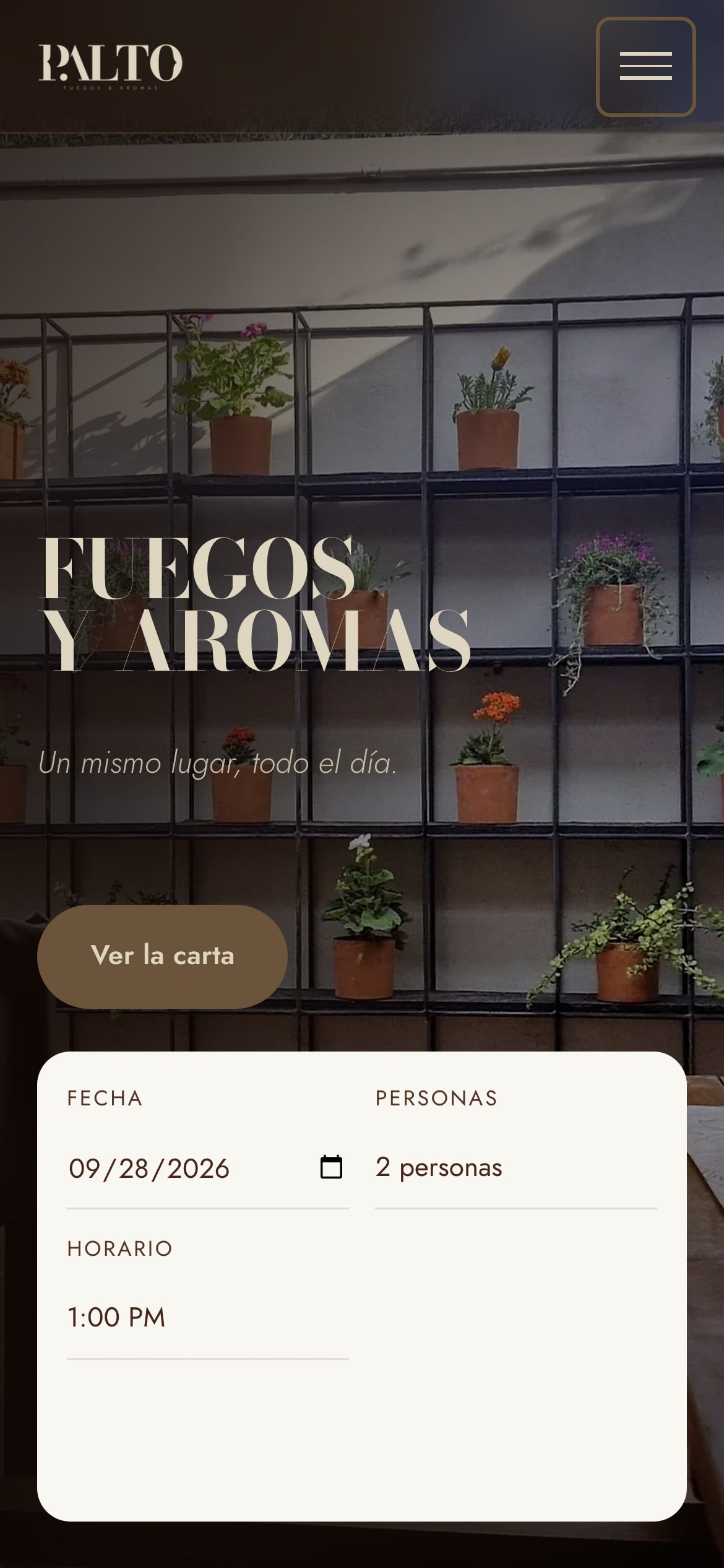 El sitio de Palto en celular, con el hero de la terraza y la barra de reserva